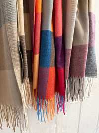 Écharpe femme douce à carreaux et franges – 3 coloris