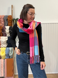 Écharpe femme douce à carreaux et franges – 3 coloris