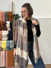 Écharpe femme douce à carreaux et franges – 3 coloris