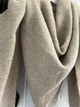 Écharpe triangle femme en maille douce – Taupe, kaki et marine