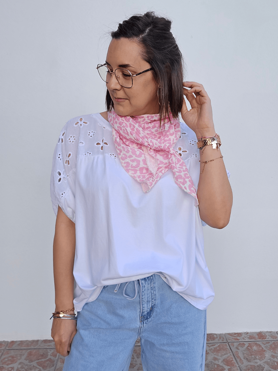 Foulard triangle léopard en gaze de coton – Rose ou camel/rose