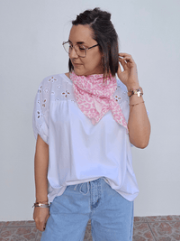 Foulard triangle léopard en gaze de coton – Rose ou camel/rose