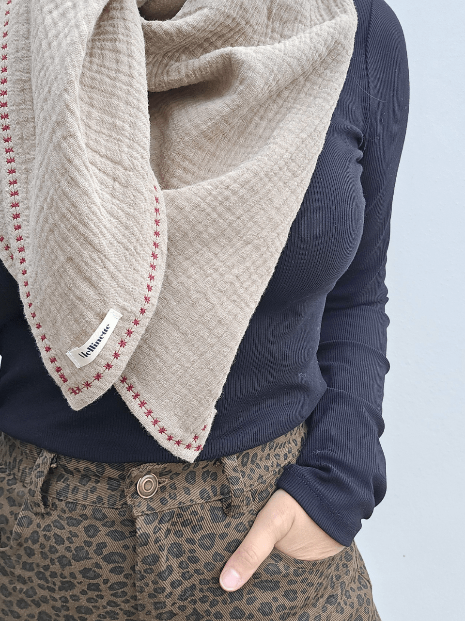 Foulard gaze de coton taupe – Création artisanale Mellinette
