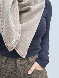 Foulard gaze de coton taupe – Création artisanale Mellinette