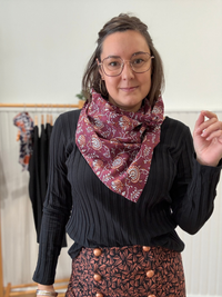 Foulard carré fleuri en coton Mellinette – Marine ou prune