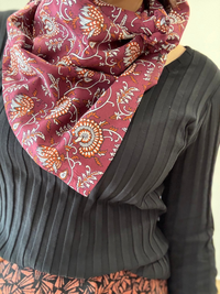 Foulard carré fleuri en coton Mellinette – Marine ou prune