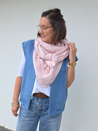Look avec foulard gaze de coton