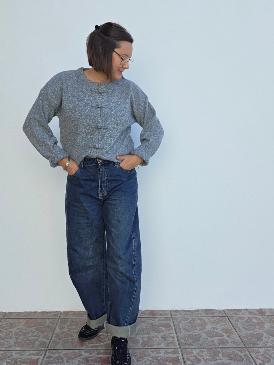 Look gilet gris et jean barrel