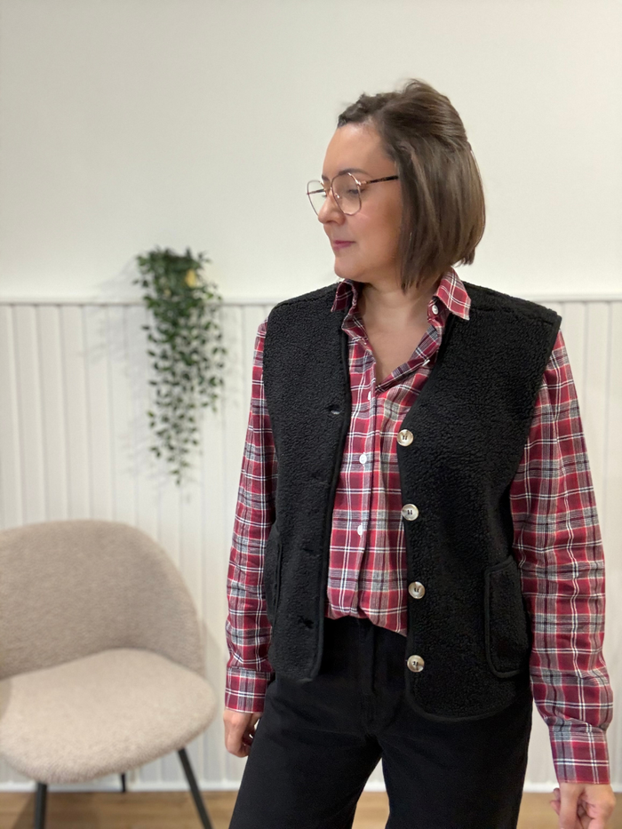 Gilet sans manches femme en bouclette noire