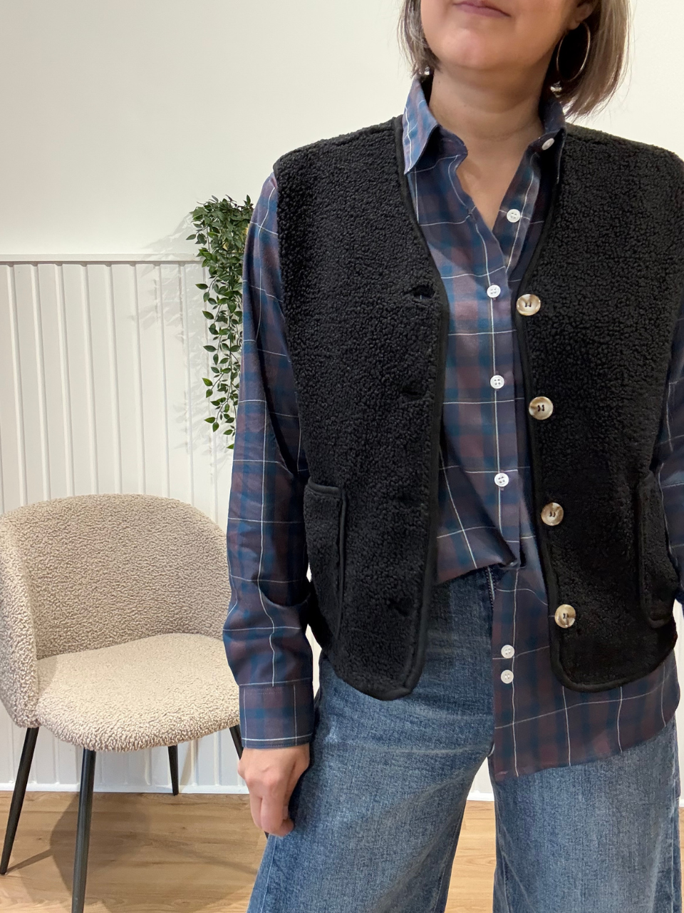 Gilet sans manches femme en bouclette noire