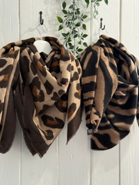 Grand foulard carré femme léopard ou zèbre