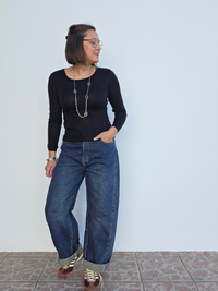 Top noir hier sous pull femme