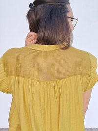 Haut fluide ajouré aux épaules – Ocre, Blanc & Vieux rose