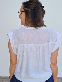 Haut fluide ajouré aux épaules – Ocre, Blanc & Vieux rose