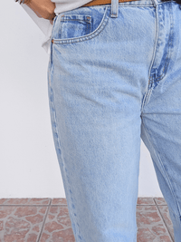 Jean coupe barrel bleu clair