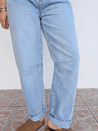 Jean coupe barrel bleu clair