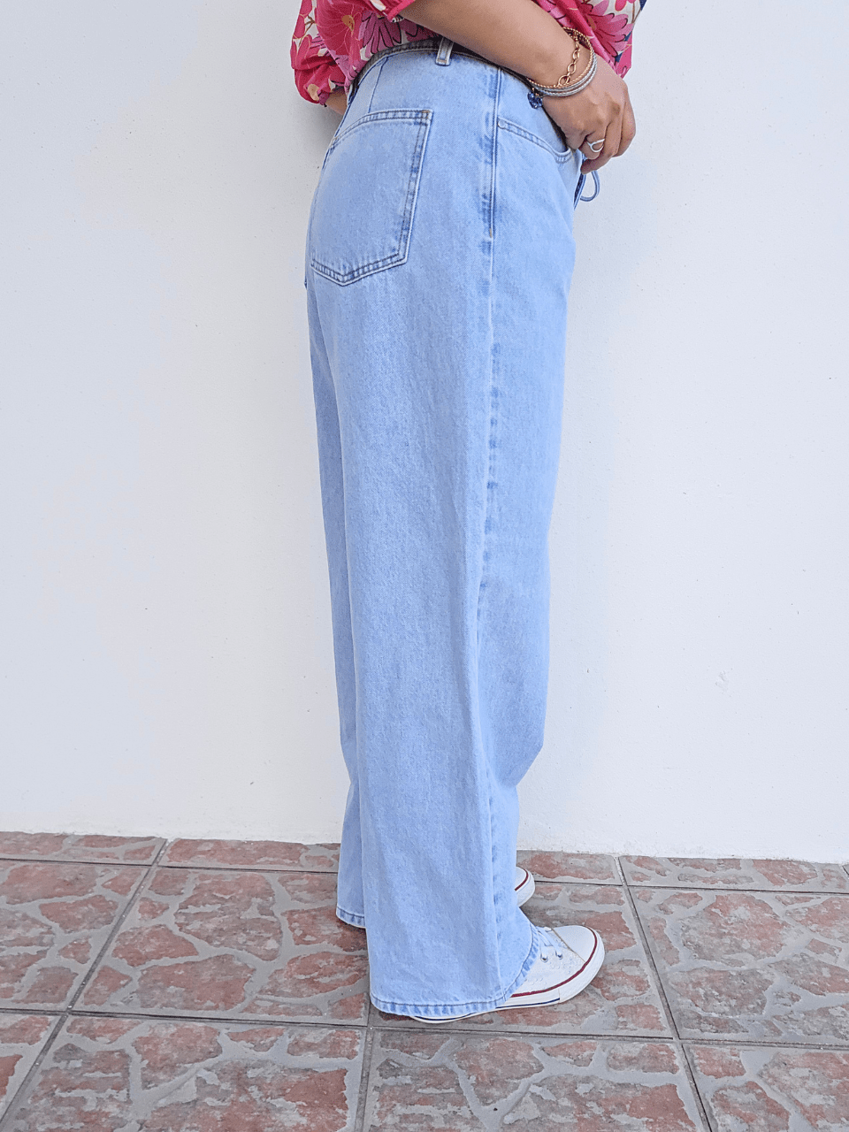 Jean large taille haute bleu clair – denim souple – Oraije