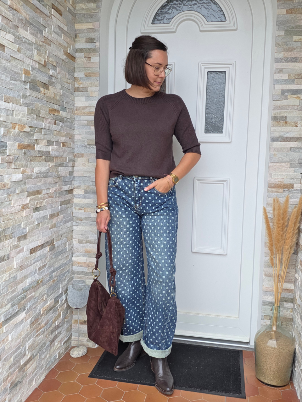 Look jean à pois pull marron