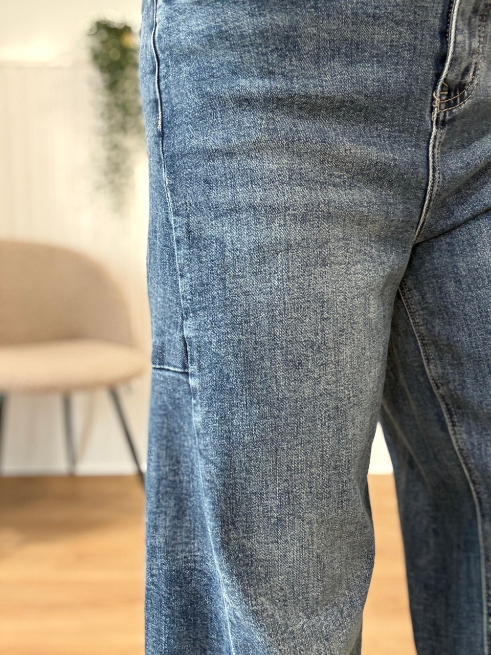 Jean barrel bleu délavé à coutures tournantes