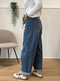 Jean barrel bleu délavé à coutures tournantes