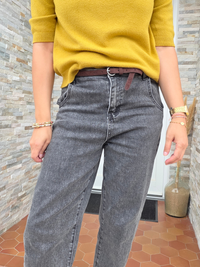 Look pull moutarde et jean gris automne
