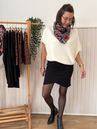 Jupe courte noire drapée en coton lisse – Mellinette