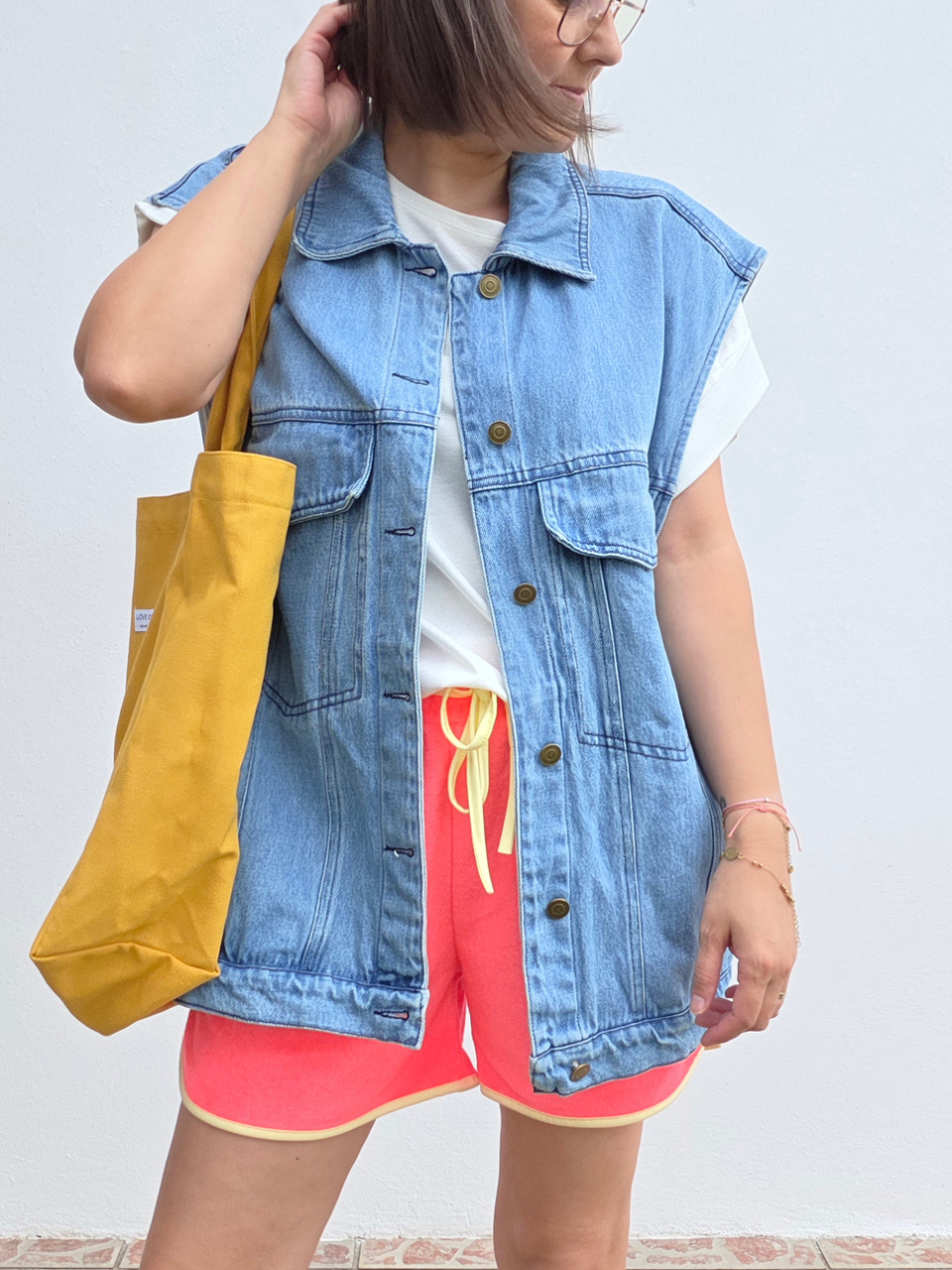 Short éponge corail à détails jaunes – Taille unique 36 à 42