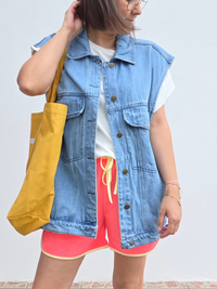 Short éponge corail à détails jaunes – Taille unique 36 à 42