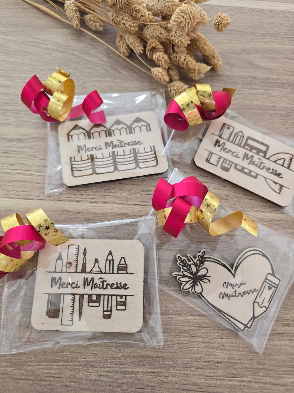 Magnet en bois « Merci Maîtresse » – création artisanale, 4 modèles