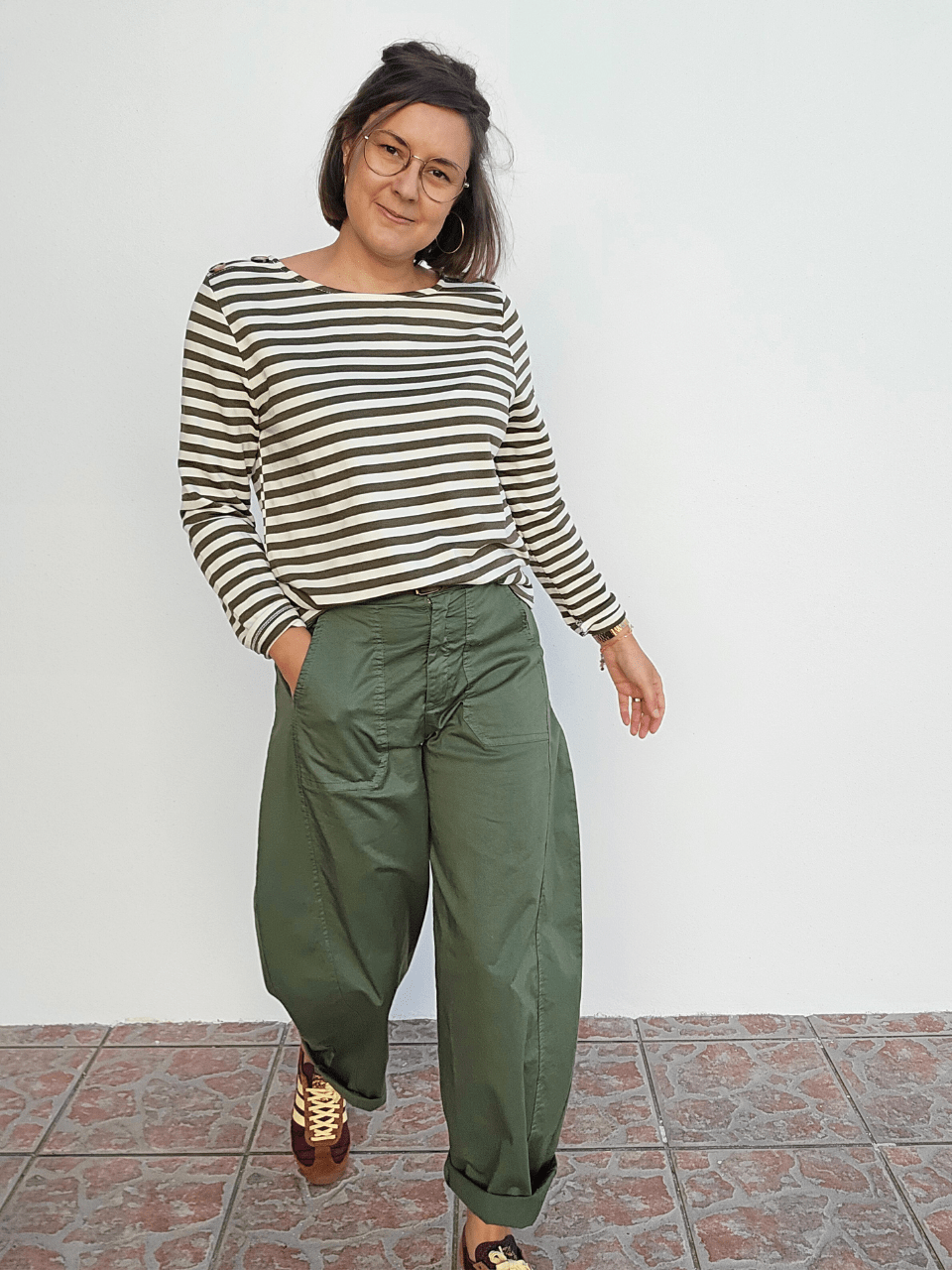 Pantalon barrel femme kaki taille haute avec ceinture