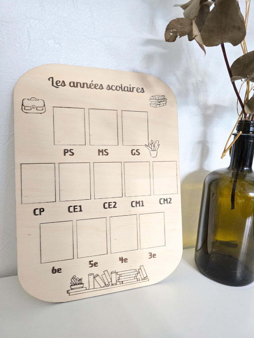 Panneau photos années scolaires en bois – Petit Trésor
