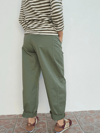 Pantalon barrel femme kaki taille haute avec ceinture