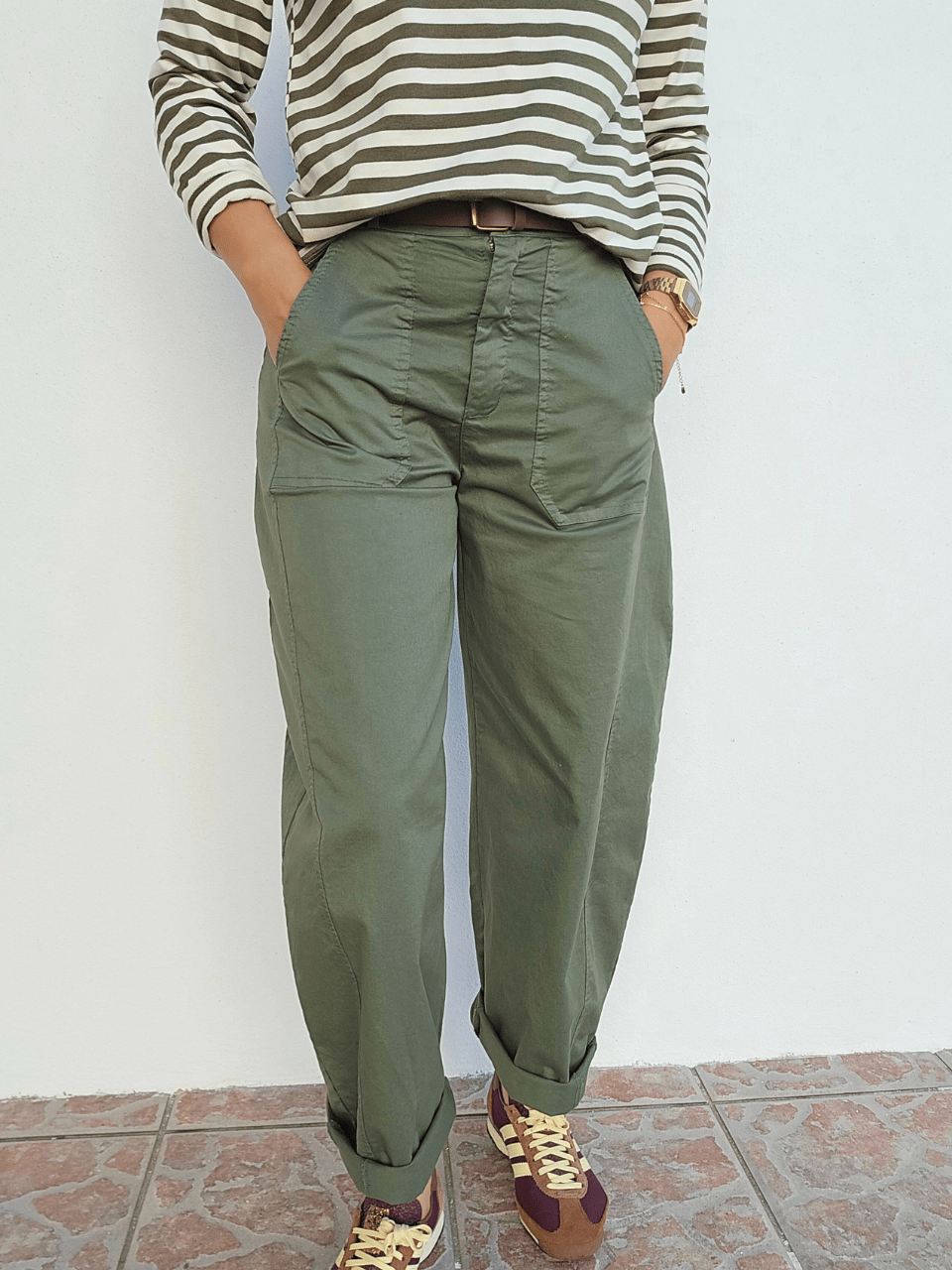 Pantalon barrel femme kaki taille haute avec ceinture