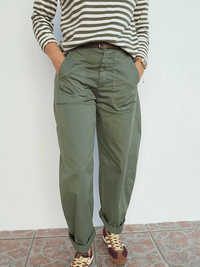 Pantalon barrel femme kaki taille haute avec ceinture