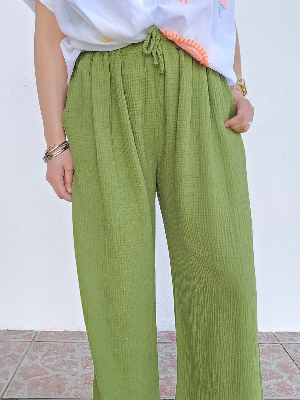Pantalon large vert olive – Gaze de coton
