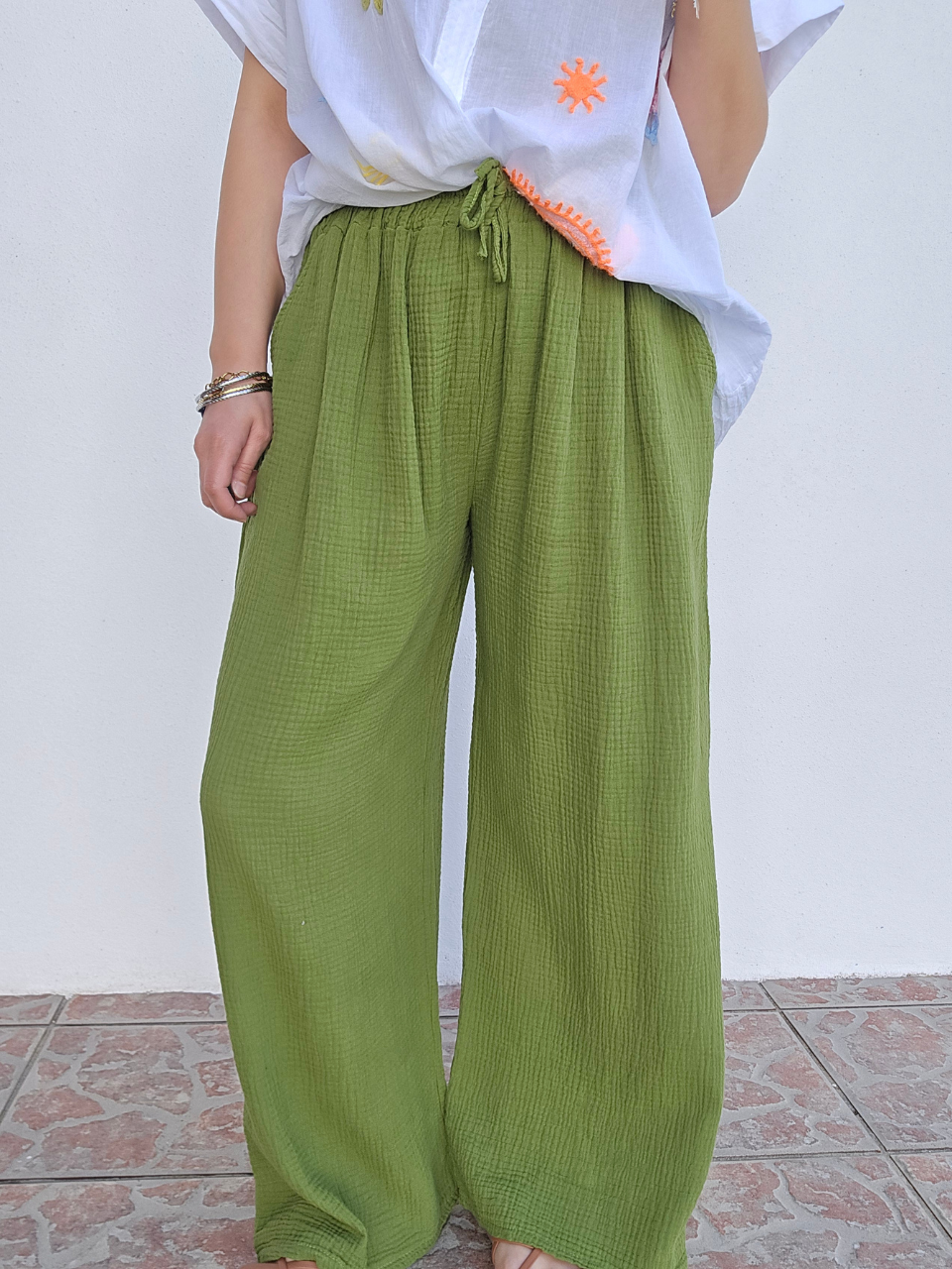 Pantalon large vert olive – Gaze de coton
