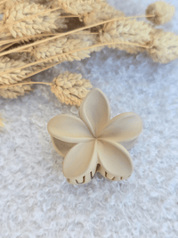 Petite barrette fleur cheveux – Finition mate