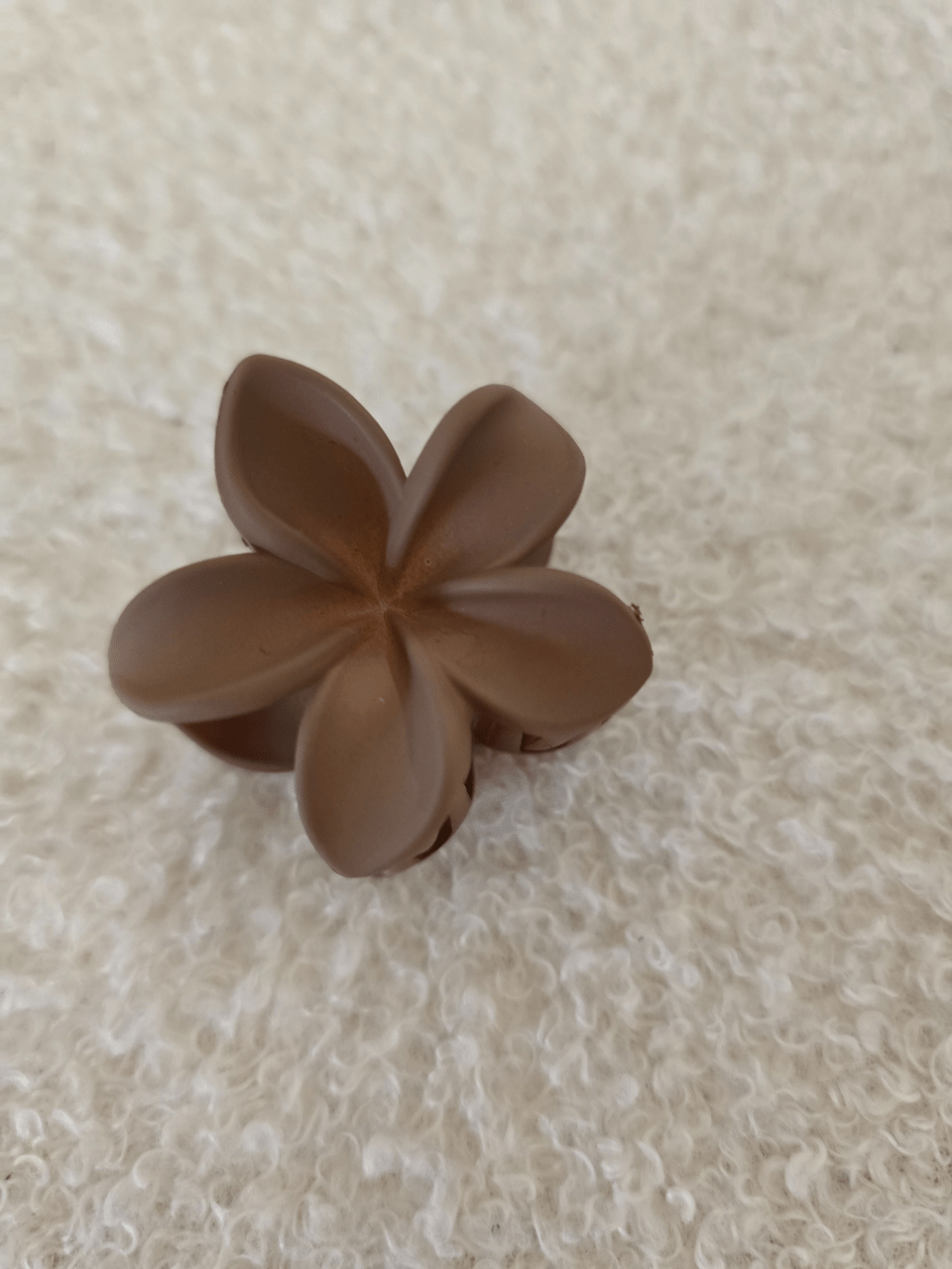 Petite barrette fleur cheveux – Finition mate