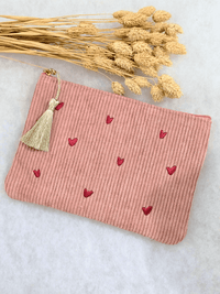 Pochette en velours côtelé – Cœurs dorés brodés