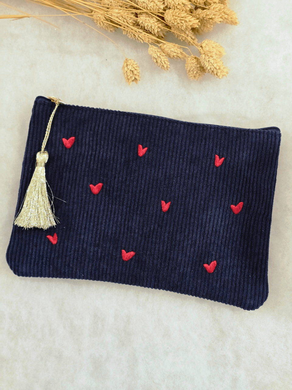 Pochette en velours côtelé – Cœurs dorés brodés