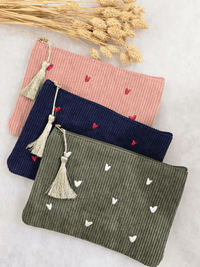 Pochette en velours côtelé – Cœurs dorés brodés