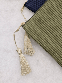 Pochette en velours côtelé – 3 cœurs brodés