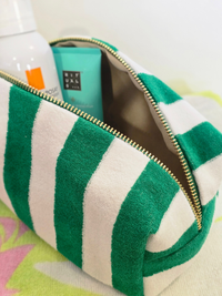 Pochette rayée verte en éponge