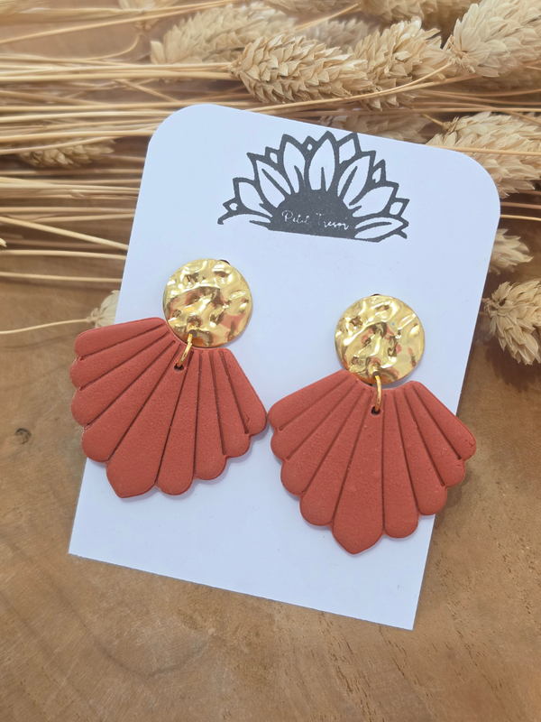 Boucles d'oreilles coquillage artisanales en argile polymère – Petit Trésor