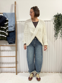 Pull large femme grosse maille croisé col V