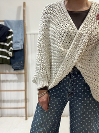 Pull large femme grosse maille croisé col V