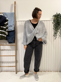 Pull large femme grosse maille croisé col V