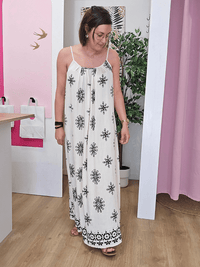 Robe longue beige motifs noirs