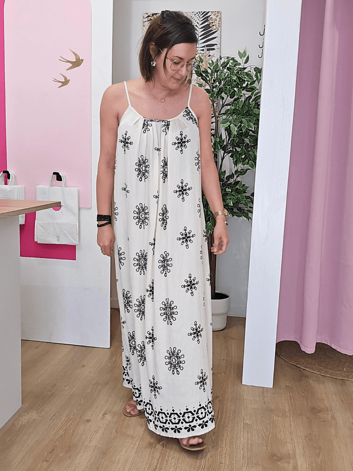 Robe longue beige motifs noirs