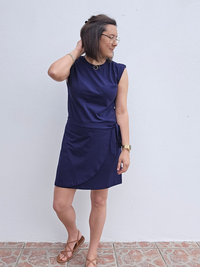 Robe bleu marine avec jupe portefeuille